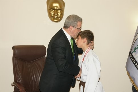Başarılı Karatecilere Başkandan Ödül